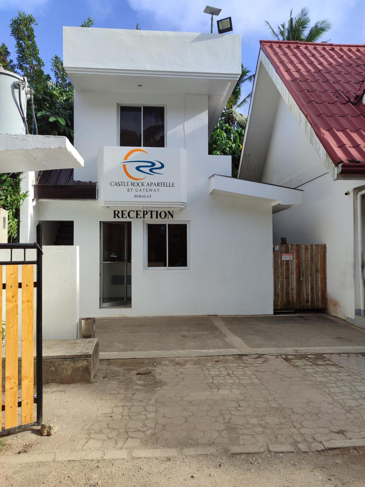 Castle Rock Boracay Aparthotel Yapak Exterior photo